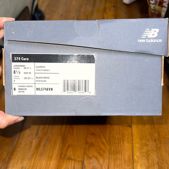 New Balance Women’s Blue/Navy Sneakers 8.5 - Picture 12 of 12